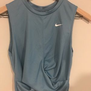 nike cropped athletic tank top size small